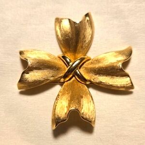Crown Trifari Maltese Cross Satin Brushed Textured Gold Tone Brooch Pin Vintage